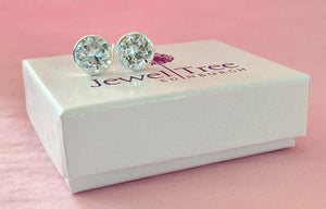 New Silver 8mm  CZ stud Earrings