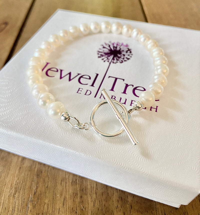 Classic White freshwater Pearl Bracelet with 925 toggle clasp