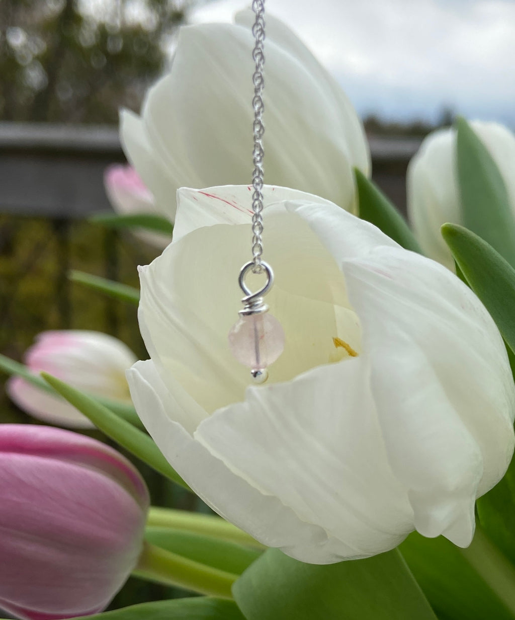 Rose quartz pendant and chain