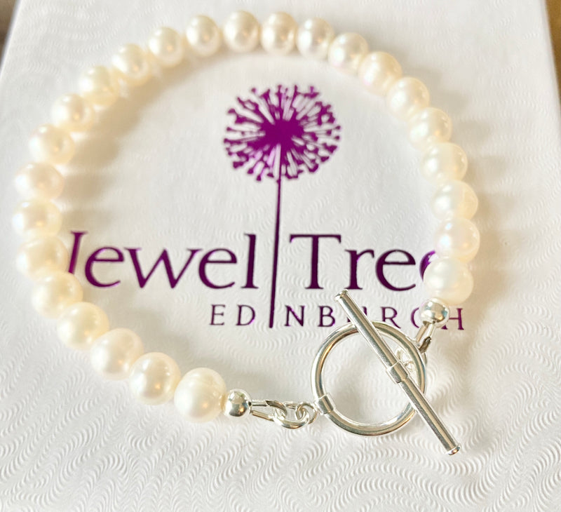 Classic White freshwater Pearl Bracelet with 925 toggle clasp
