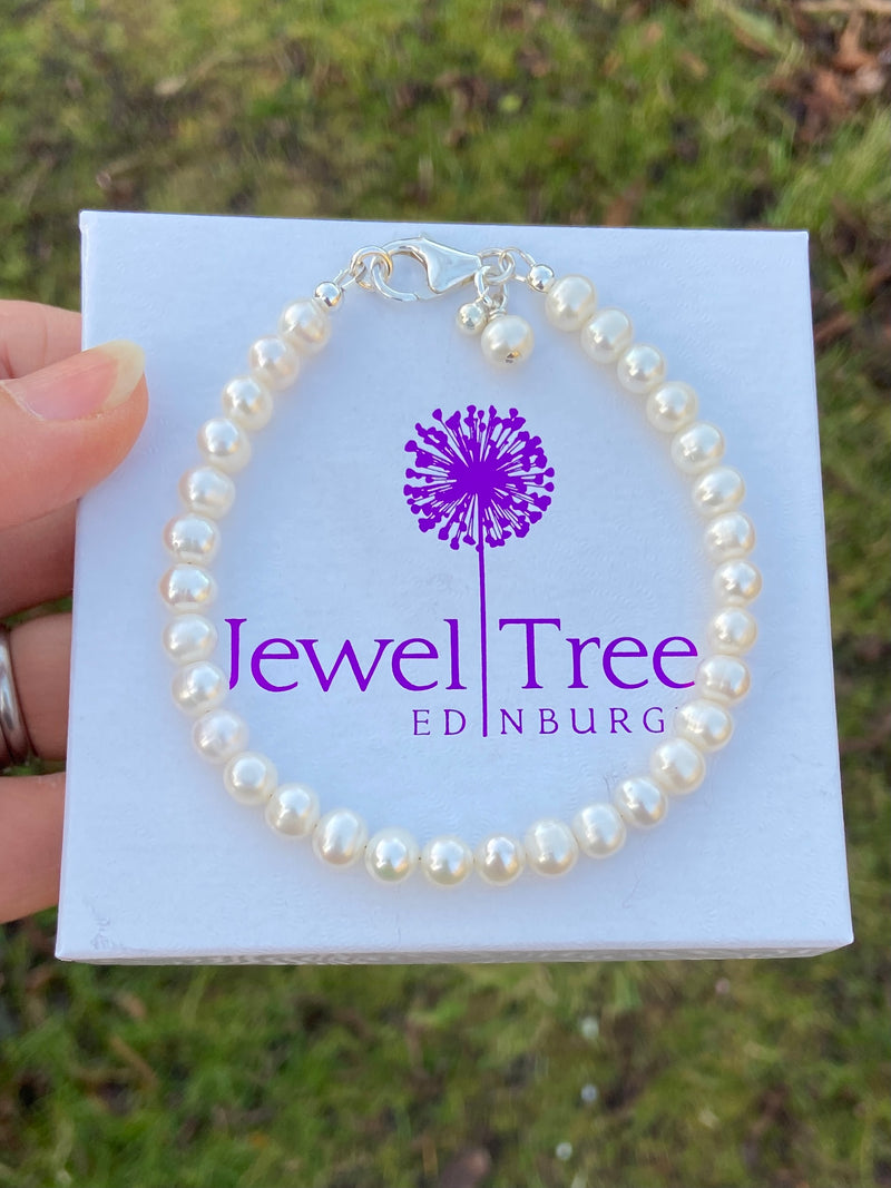 Simple White Freshwater Pearl Bracelet