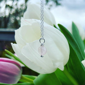 Rose quartz pendant and chain